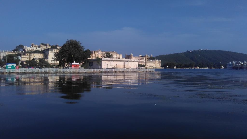 Lake Face Udaipur Exteriör bild
